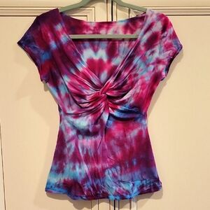 Tie-Dye V-Neck Women's Short Sleeve Top - NWOT